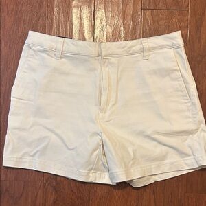 Banana Republic Cream Women's Tailored Shorts. NWT